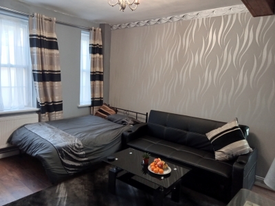 1 bedroom flat looking for 1 bedroom bungalow, house or flat with garden or balcony in London  mutual exchange photo