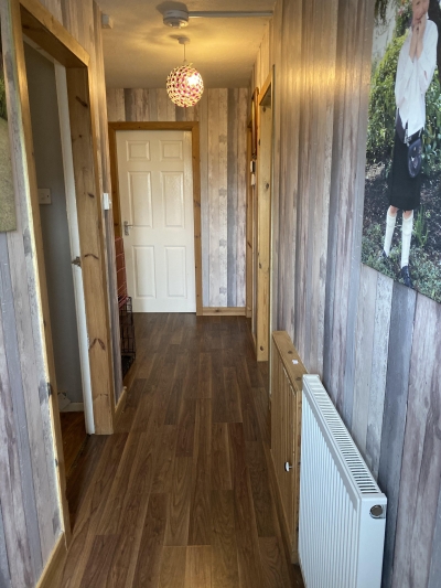 2 bedroom ground flat with own doors and gardens