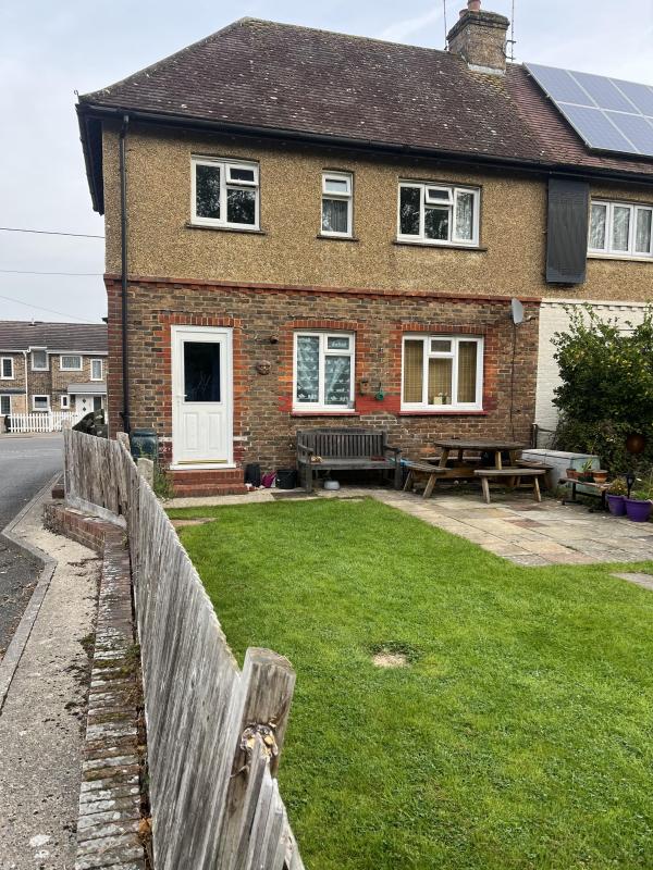 2 bedroom house In Burgess Hill Wants 2 bedroom house In Old Shoreham