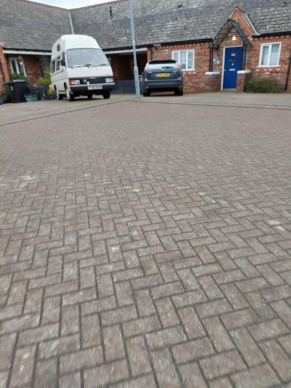 Bungalowin small close