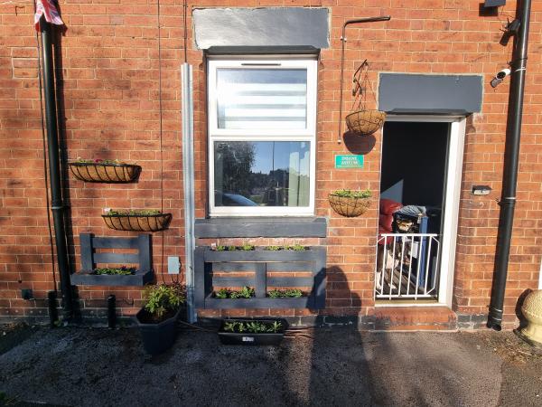 2 bedroom house In Cheadle Wants 3 bedroom house In Cheddleton