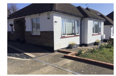 Lovely 2 Bed Detached Bungalow  photo