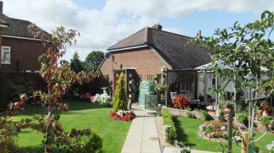 Beautiful 2 bedroom bungalow in Bucks council house exchange photo