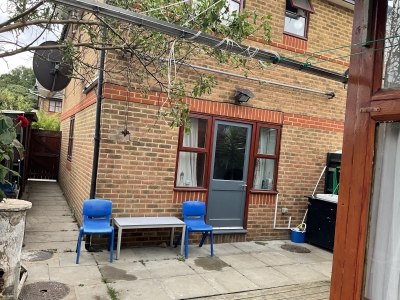 2 bedroom Semidetached house in Teddington  house exchange photo