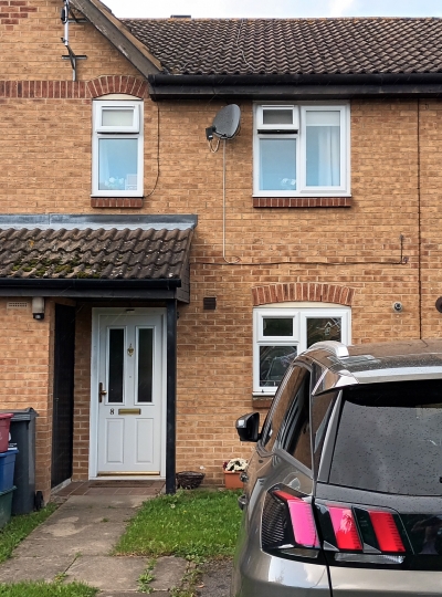 2 bed mid terrace house in Bedfont  photo