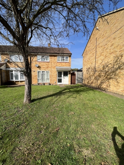 3 bedroom house in Stevenage wanting a 3 bed house in Cambridgeshire region   photo