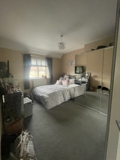 1 bedroom flat with garden. Looking for 2-3 bedroom house. mutual exchange photo