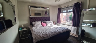 Spacious 2 bedroom flat in Eccles