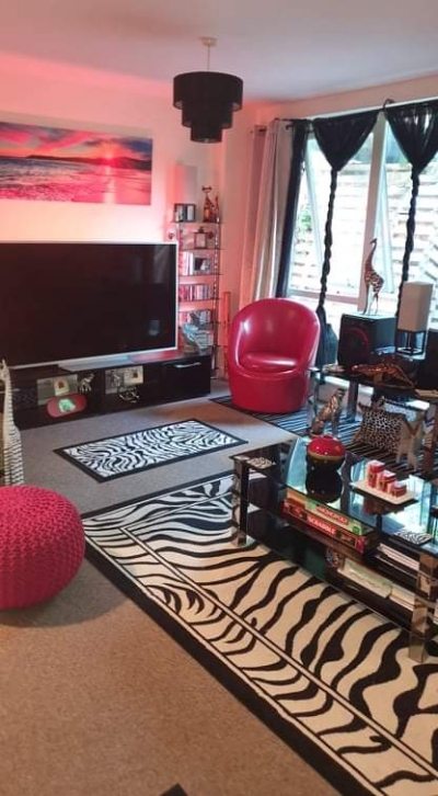 Spacious one bedroom with parking near beach in Hove