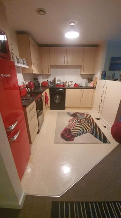 Spacious one bedroom with parking near beach in Hove
